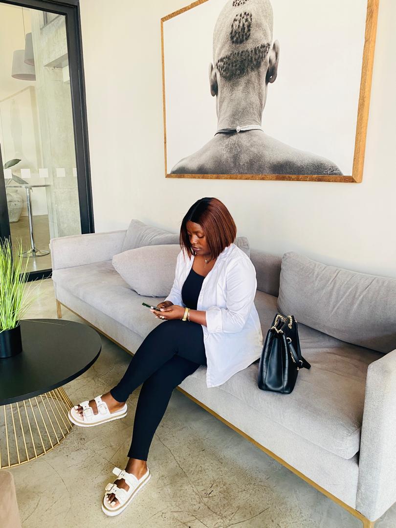 Uk Bales With Maggie