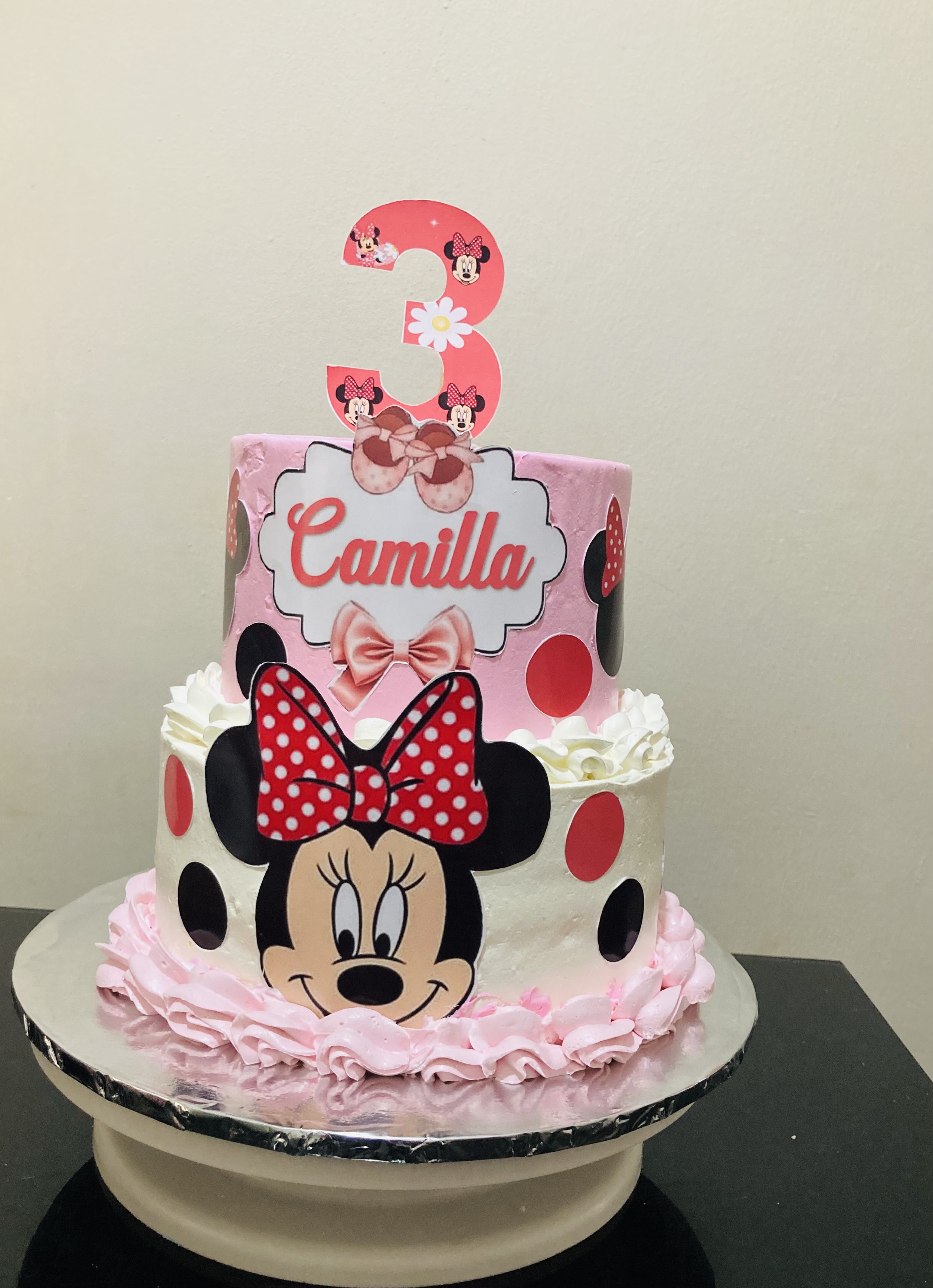 Vanilla and red velvet cake